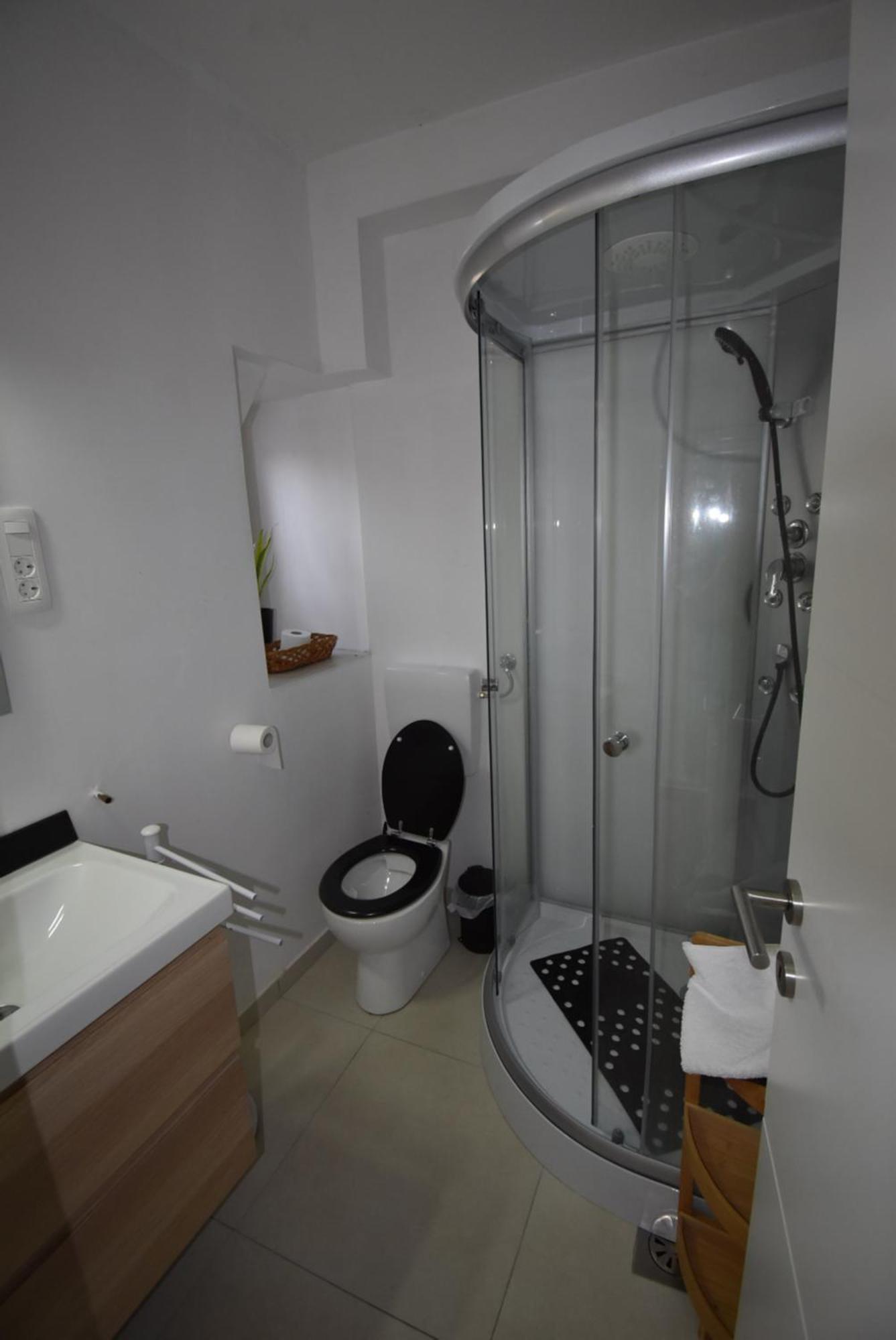 Apartments Free Alps, Massage & Wine 보베츠 외부 사진
