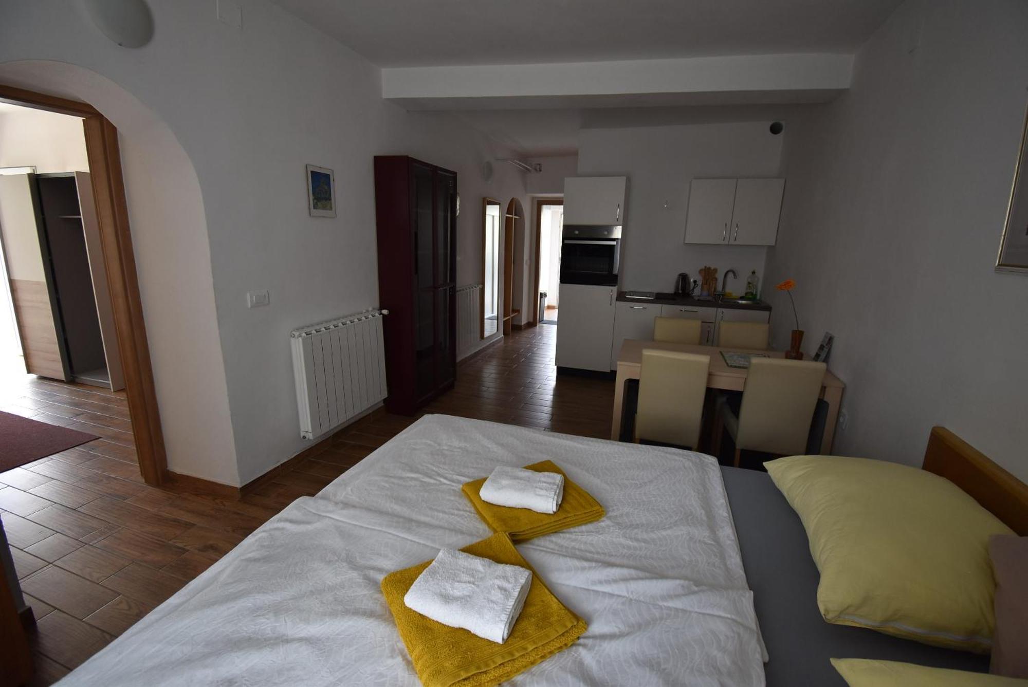 Apartments Free Alps, Massage & Wine 보베츠 외부 사진