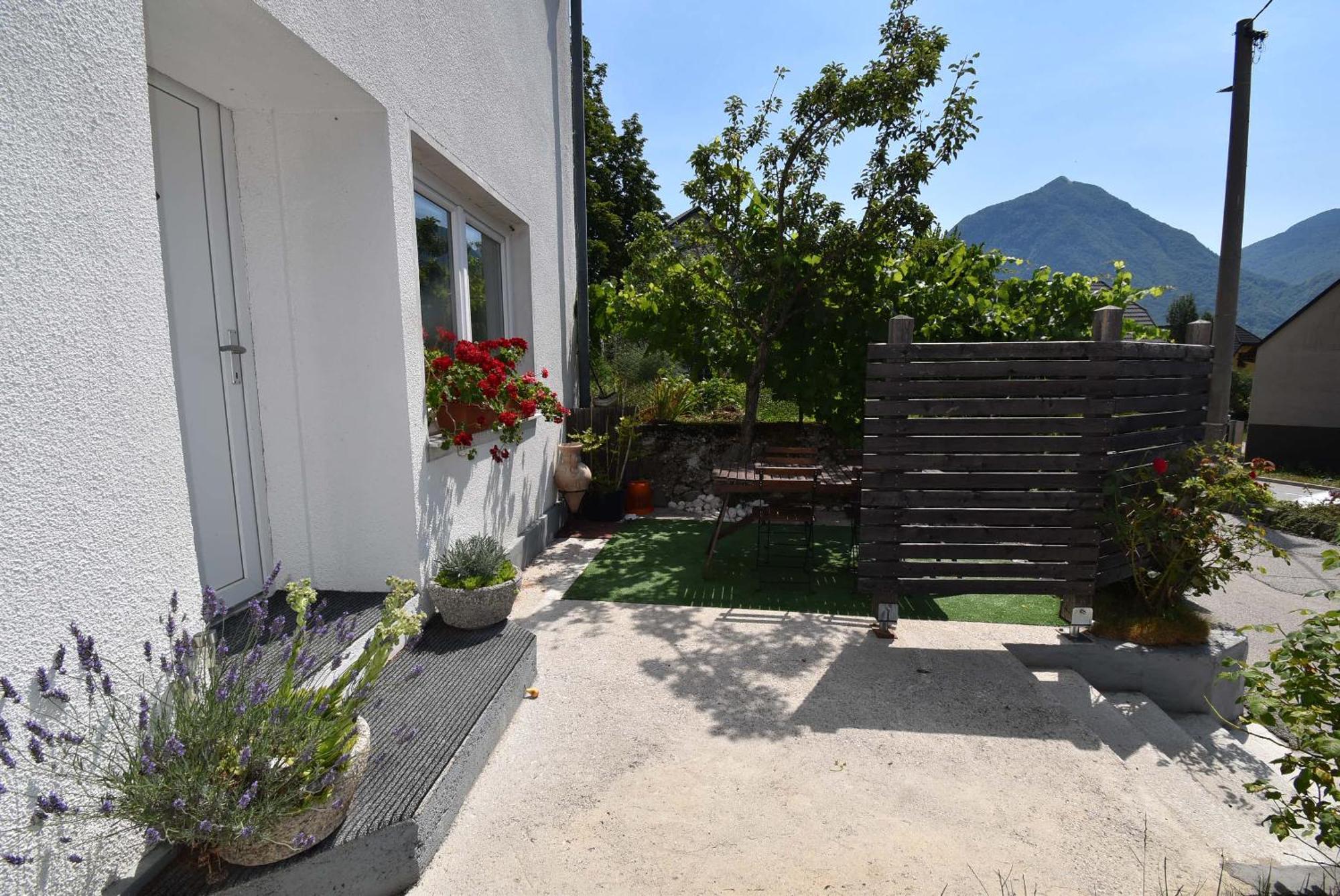 Apartments Free Alps, Massage & Wine 보베츠 외부 사진